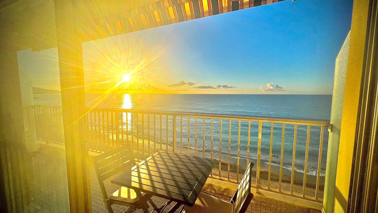 Seaviews By Jenni Menton, La Suite, Superbe Front De Mer, Top Emplacement Avec Terrasse Et Parking! Buitenkant foto