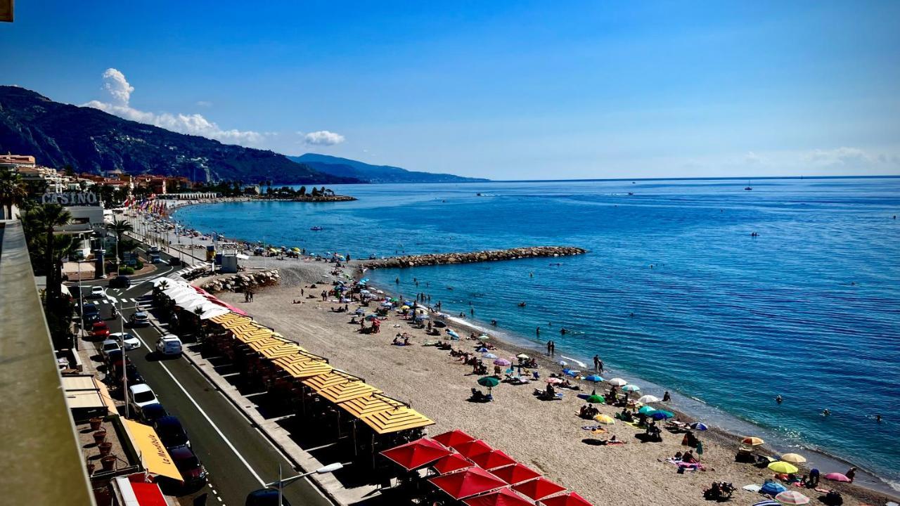Seaviews By Jenni Menton, La Suite, Superbe Front De Mer, Top Emplacement Avec Terrasse Et Parking! Buitenkant foto
