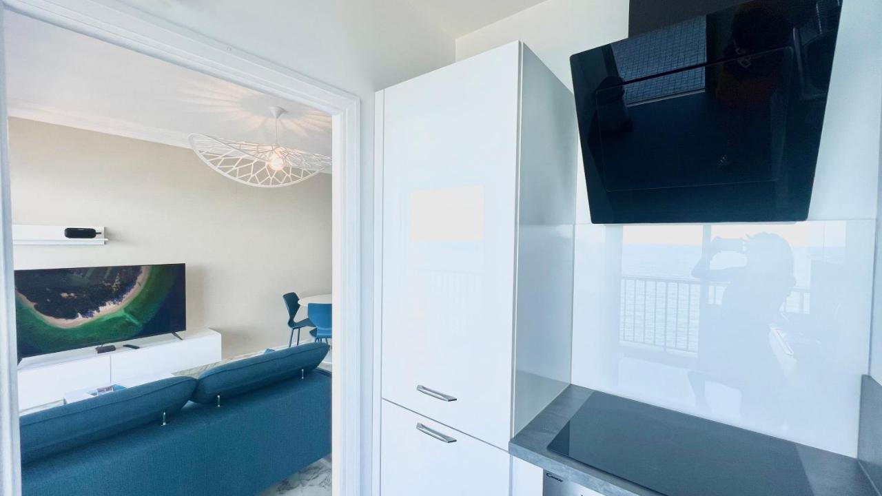 Seaviews By Jenni Menton, La Suite, Superbe Front De Mer, Top Emplacement Avec Terrasse Et Parking! Buitenkant foto